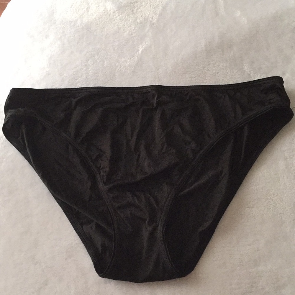 3/$15 BRAND NEW! Medium bikini style panties